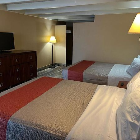 Hotel Weston Rfd 록퍼드 외부 사진