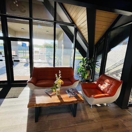 Hotel Weston Rfd 록퍼드 외부 사진