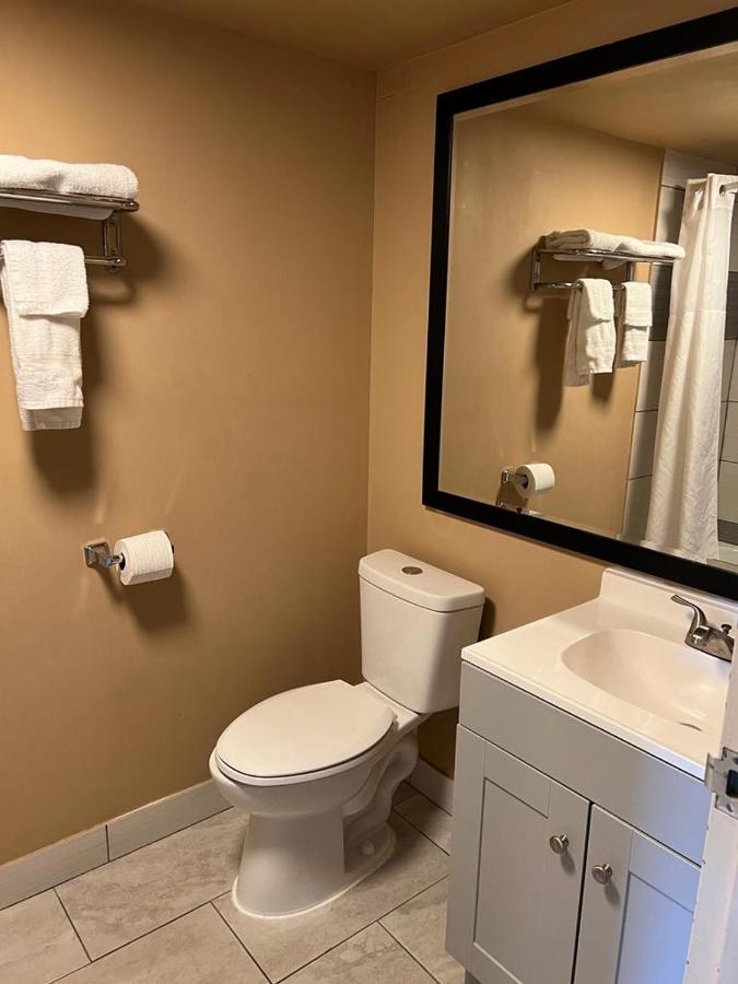 Hotel Weston Rfd 록퍼드 외부 사진