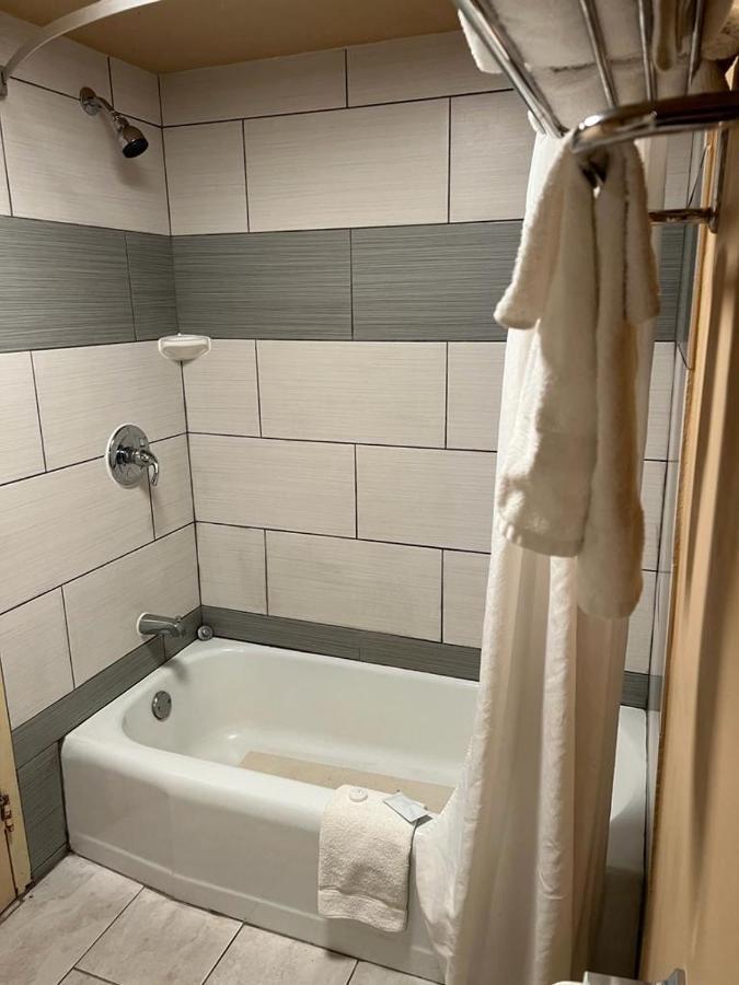Hotel Weston Rfd 록퍼드 외부 사진
